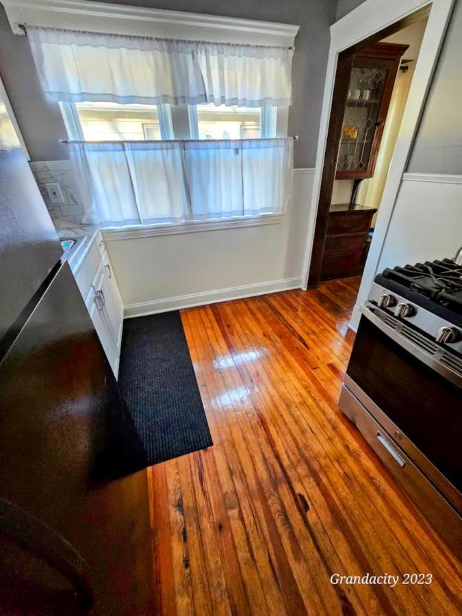 Lovely! Near Cleve Clinic/Uh/Cwru/Dwntwn W/Porch Villa Cleveland Eksteriør billede