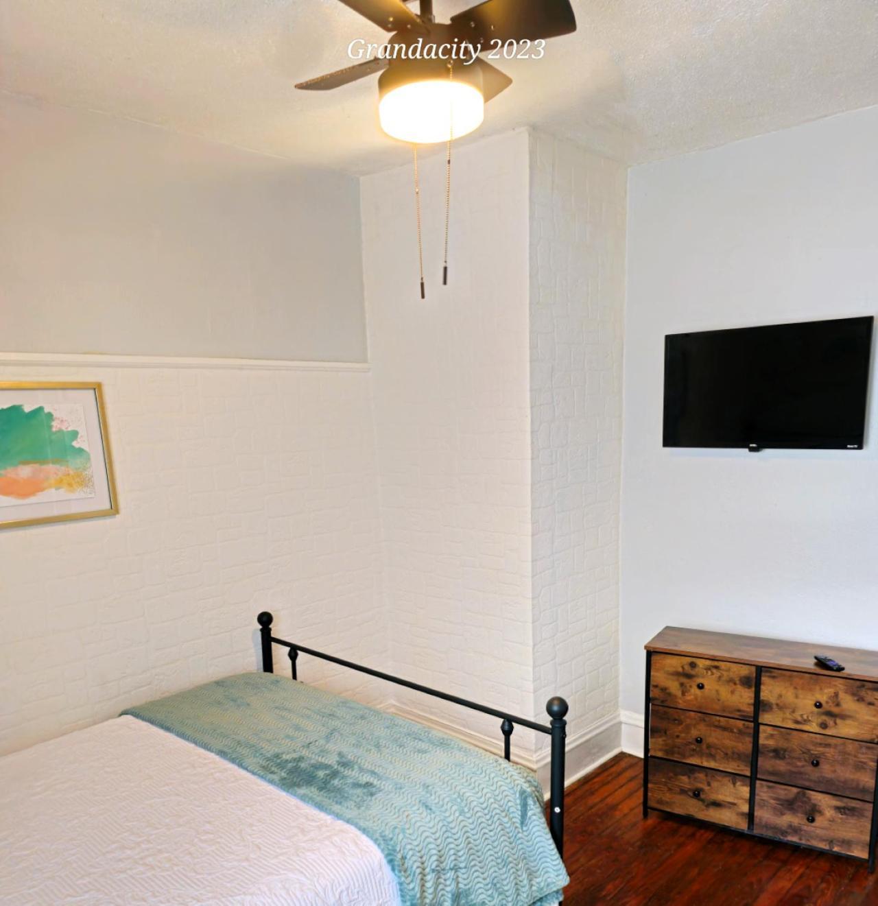 Lovely! Near Cleve Clinic/Uh/Cwru/Dwntwn W/Porch Villa Cleveland Eksteriør billede